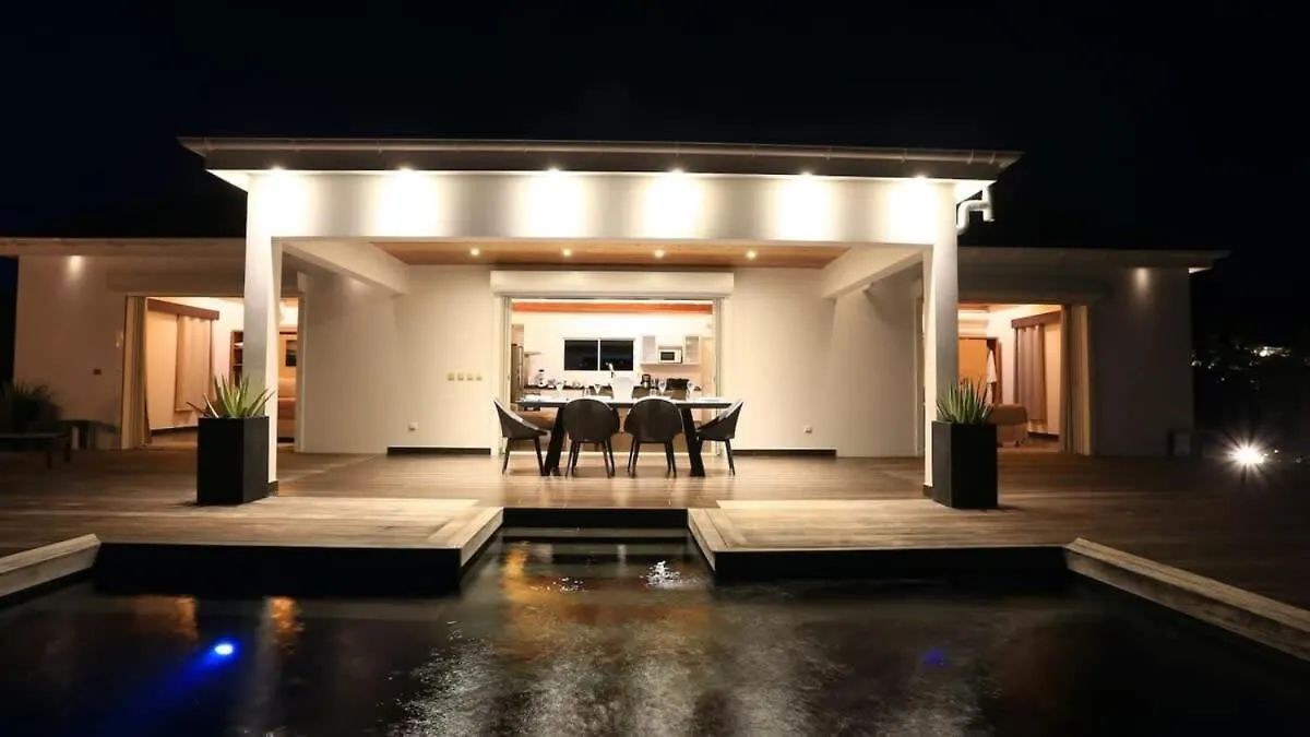 Striking Couples Villa Near Toiny Beach
