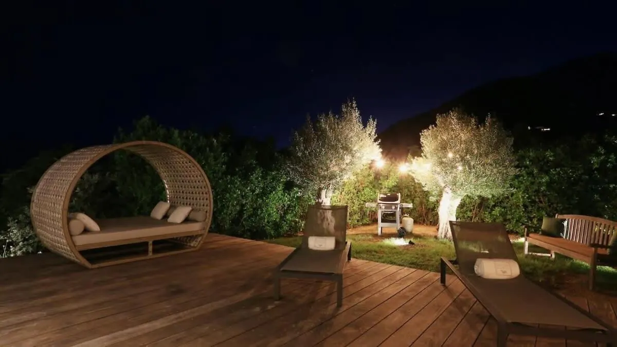 Striking Couples Villa Near Toiny Beach