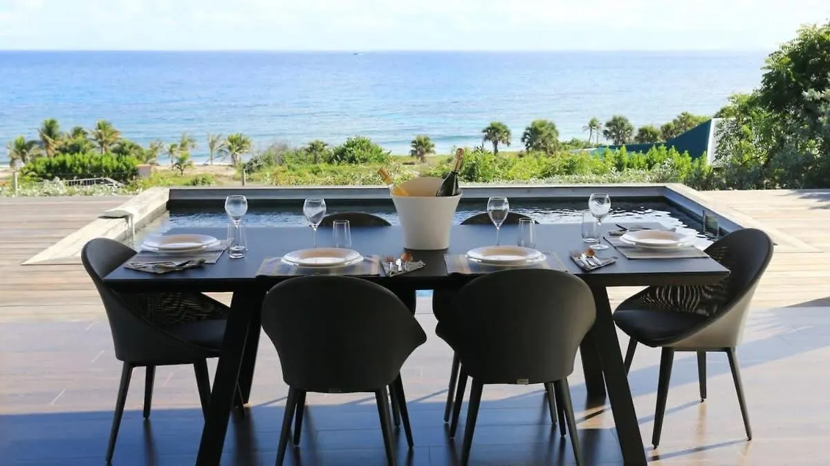 Striking Couples Villa Near Toiny Beach